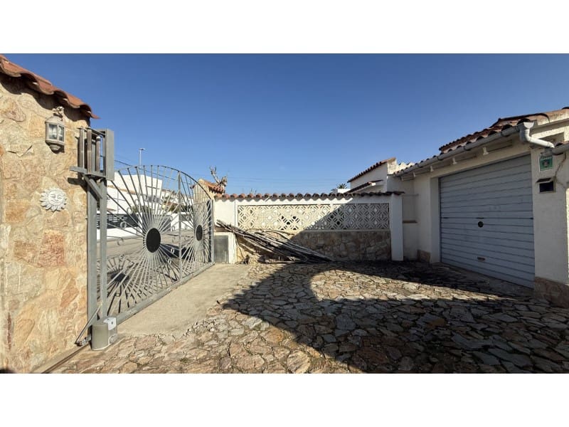 3 chambre Villa/Maison à vendre à Empuriabrava avec garage - 1 390 000 € (Ref: 9456216)