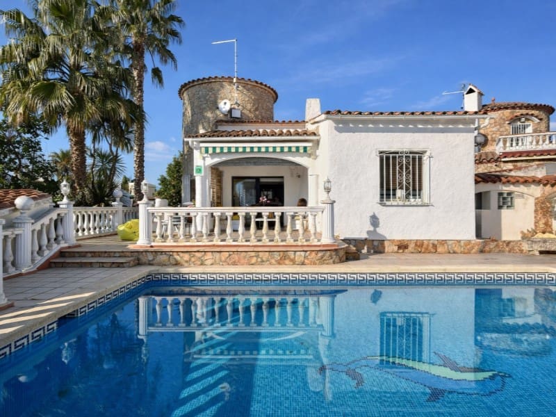3 soverom Villa til salgs i Empuriabrava med garasje - € 1 390 000 (Ref: 9456216)