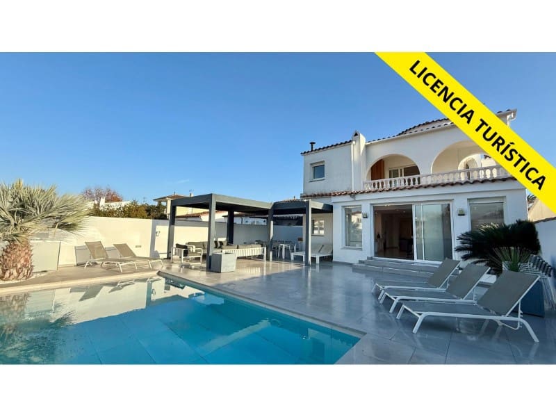 7 slaapkamer Villa te koop in Empuriabrava met garage - € 1.450.000 (Ref: 9462674)