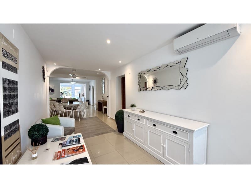 7 slaapkamer Villa te koop in Empuriabrava met garage - € 1.450.000 (Ref: 9462674)