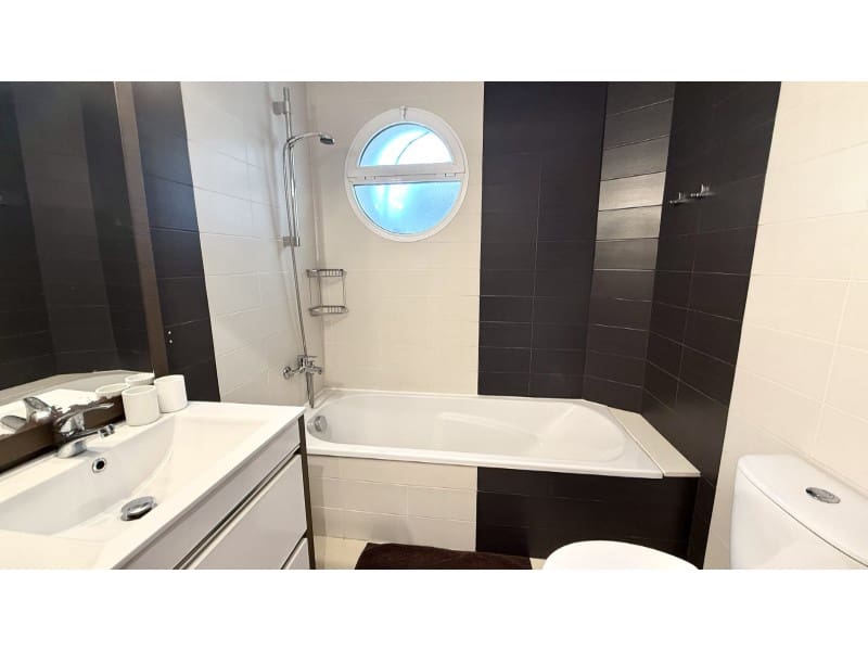 7 slaapkamer Villa te koop in Empuriabrava met garage - € 1.450.000 (Ref: 9462674)