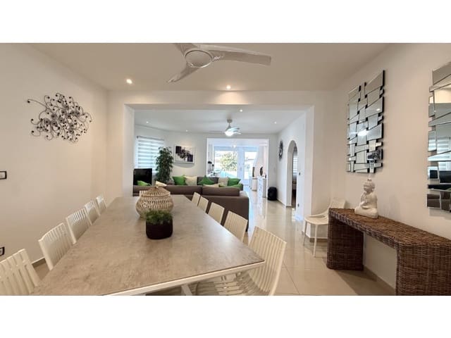 7 slaapkamer Villa te koop in Empuriabrava, Castelló d'Empúries met garage - € 1.450.000 (Ref: 9462674)