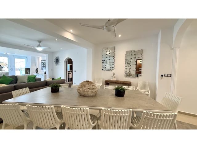 7 slaapkamer Villa te koop in Empuriabrava, Castelló d'Empúries met garage - € 1.450.000 (Ref: 9462674)