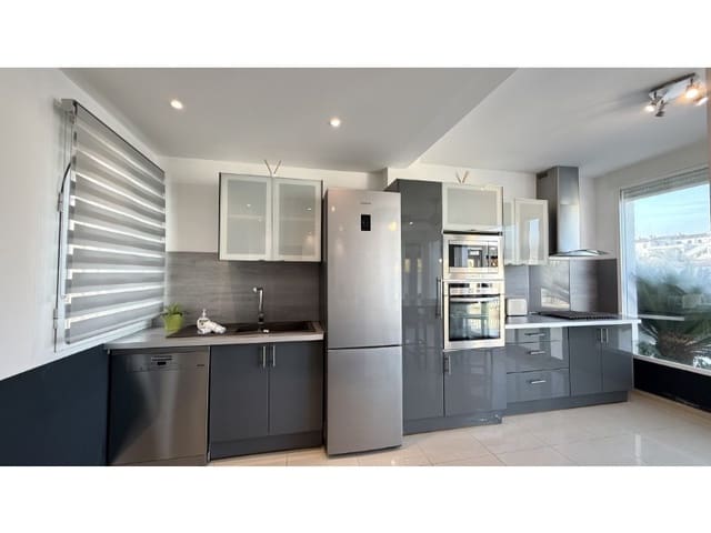 7 slaapkamer Villa te koop in Empuriabrava, Castelló d'Empúries met garage - € 1.450.000 (Ref: 9462674)