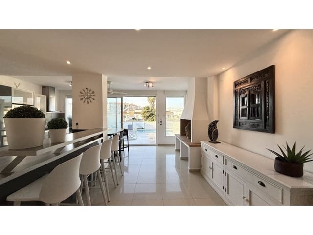 7 slaapkamer Villa te koop in Empuriabrava, Castelló d'Empúries met garage - € 1.450.000 (Ref: 9462674)