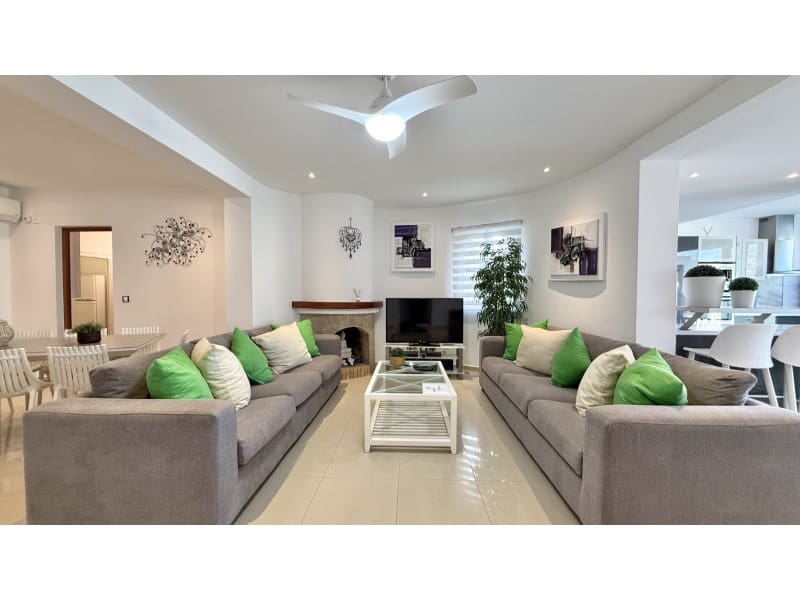 7 slaapkamer Villa te koop in Empuriabrava met garage - € 1.450.000 (Ref: 9462674)