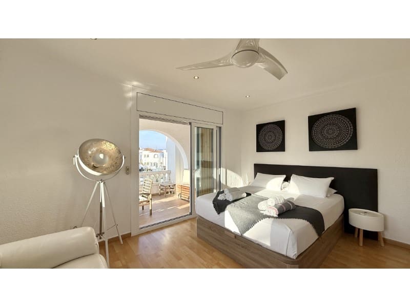 7 slaapkamer Villa te koop in Empuriabrava met garage - € 1.450.000 (Ref: 9462674)