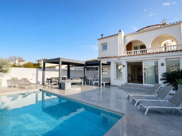 7 soveværelse Villa til salg i Empuriabrava, Castelló d'Empúries med garage - € 1.450.000 (Ref: 9462674)
