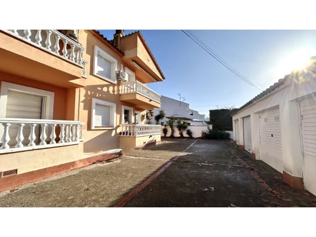 Garagem para venda em Empuriabrava, Castelló d'Empúries - 38 000 € (Ref: 9470669)