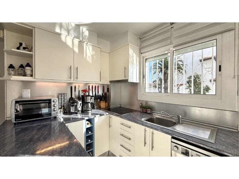 4 chambre Maison de Ville à vendre à Empuriabrava avec garage - 580 000 € (Ref: 9470670)