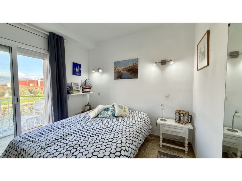 4 chambre Maison de Ville à vendre à Empuriabrava avec garage - 580 000 € (Ref: 9470670)