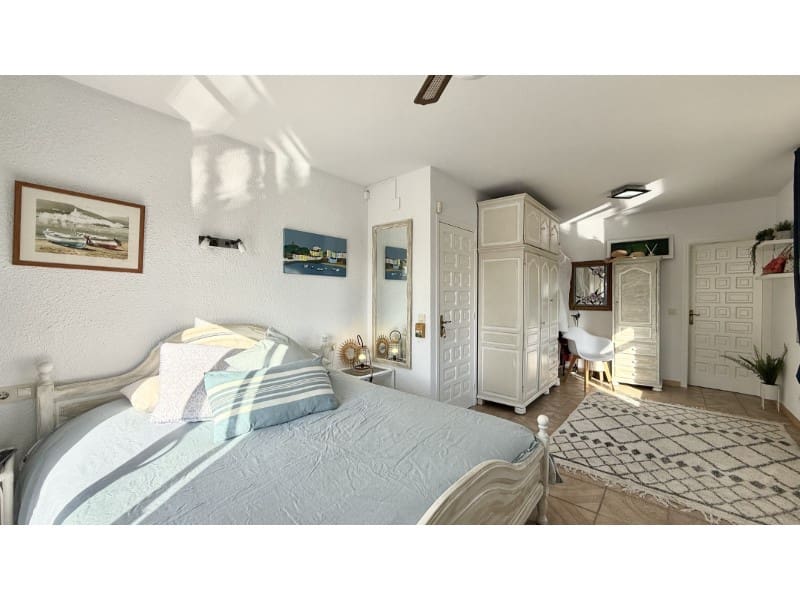 4 chambre Maison de Ville à vendre à Empuriabrava avec garage - 580 000 € (Ref: 9470670)