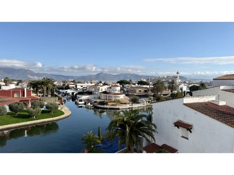 4 chambre Maison de Ville à vendre à Empuriabrava avec garage - 580 000 € (Ref: 9470670)