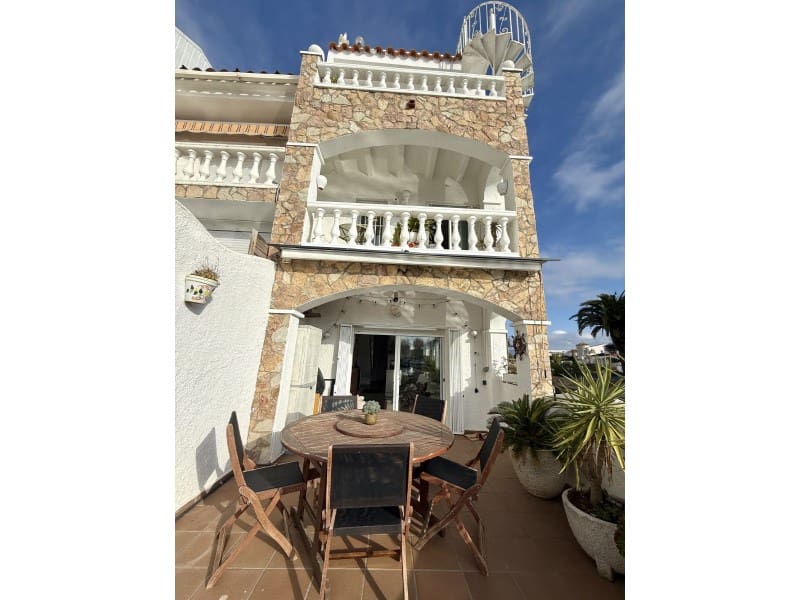 4 chambre Maison de Ville à vendre à Empuriabrava avec garage - 580 000 € (Ref: 9470670)