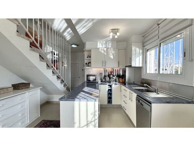 4 chambre Maison de Ville à vendre à Empuriabrava, Castelló d'Empúries avec garage - 580 000 € (Ref: 9470670)