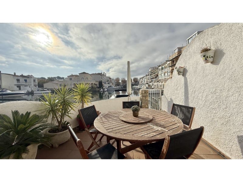4 chambre Maison de Ville à vendre à Empuriabrava avec garage - 580 000 € (Ref: 9470670)