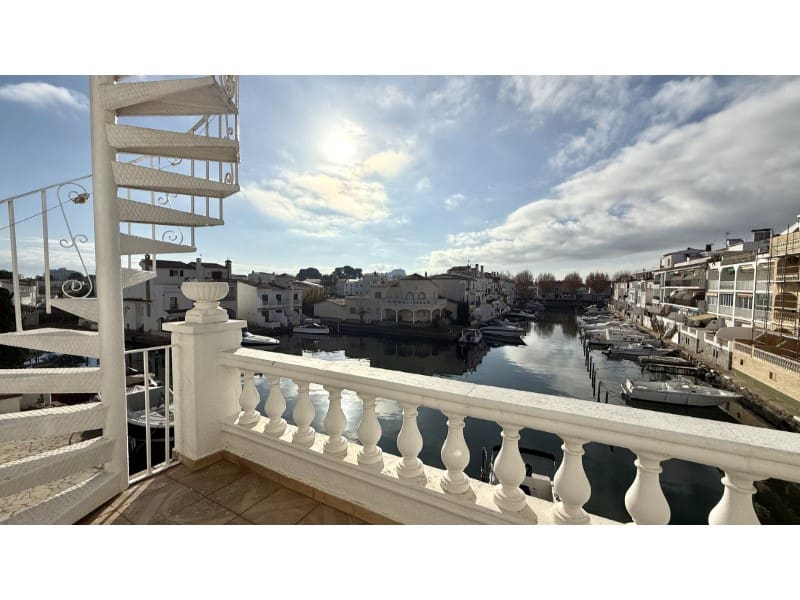 4 chambre Maison de Ville à vendre à Empuriabrava avec garage - 580 000 € (Ref: 9470670)