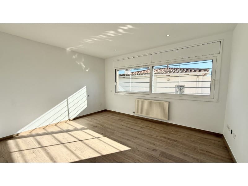 Chalet de 3 habitaciones en Roses en venta - 479.000 € (Ref: 9499479)