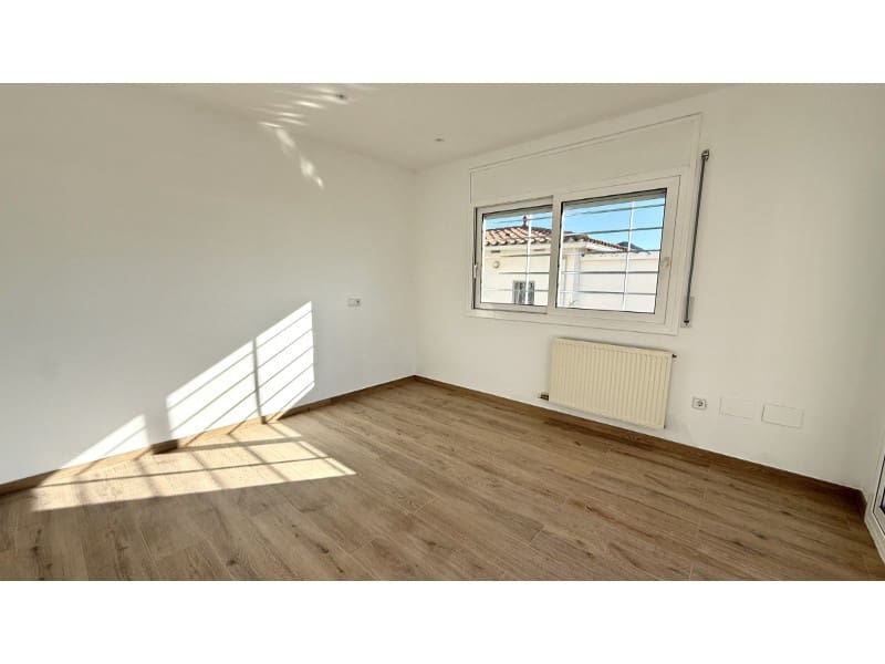 Chalet de 3 habitaciones en Roses en venta - 479.000 € (Ref: 9499479)