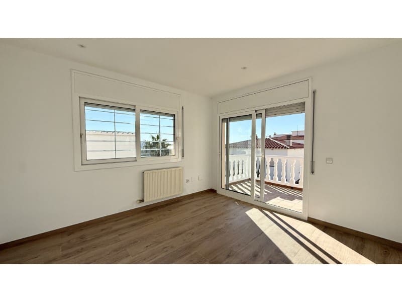 Chalet de 3 habitaciones en Roses en venta - 479.000 € (Ref: 9499479)