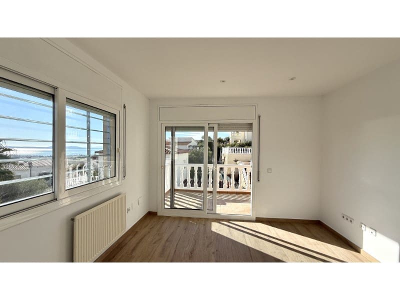 Chalet de 3 habitaciones en Roses en venta - 479.000 € (Ref: 9499479)