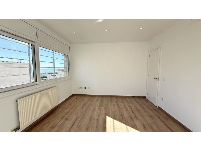 Chalet de 3 habitaciones en Roses en venta - 479.000 € (Ref: 9499479)