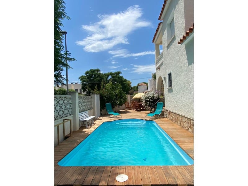 4 soveværelse Villa til salg i Empuriabrava - € 430.000 (Ref: 9536777)