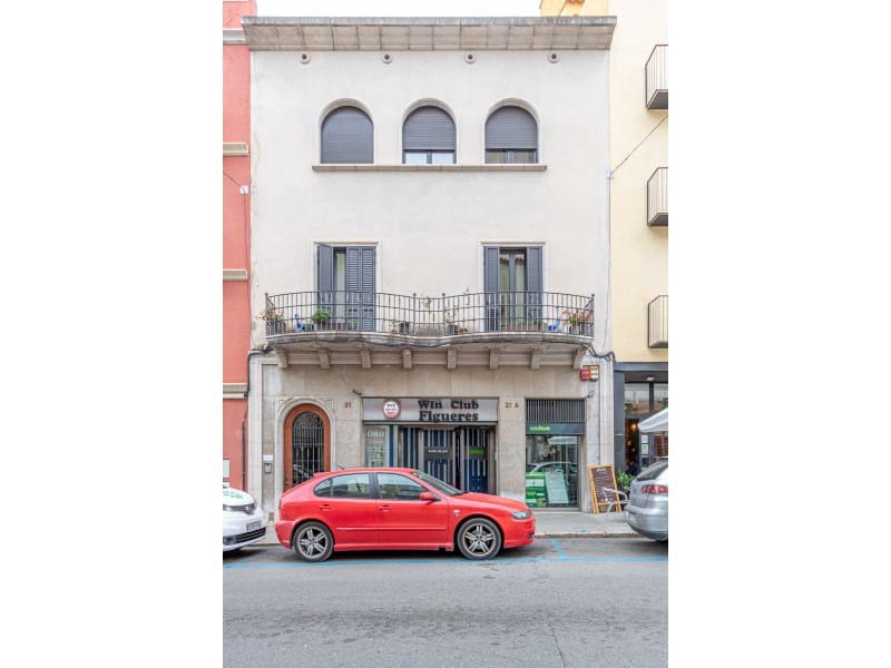 4 bedroom Apartment for sale in Figueres with garage - € 450,000 (Ref: 9543365)