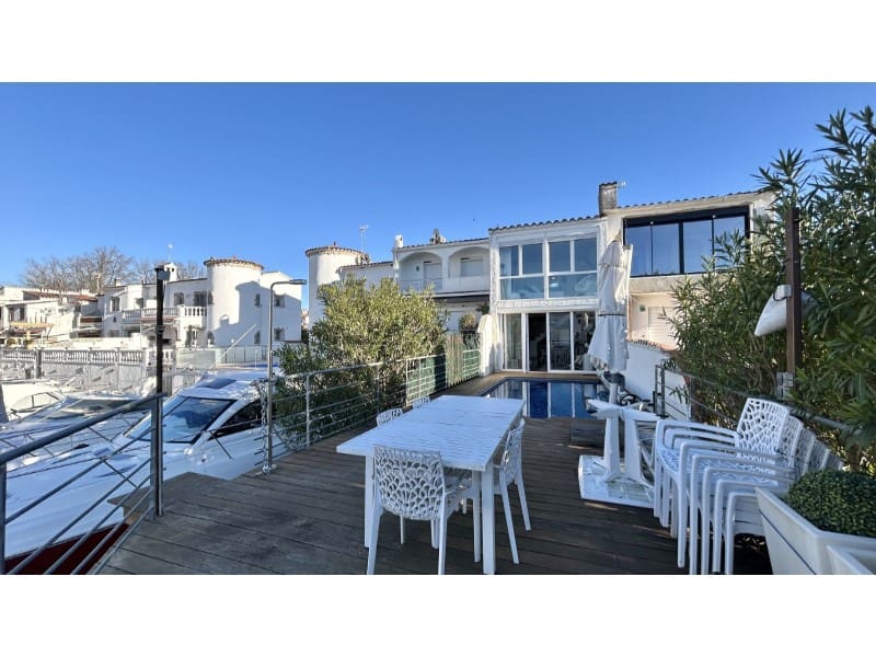 3 soverom Villa til salgs i Empuriabrava - € 595 000 (Ref: 9543560)