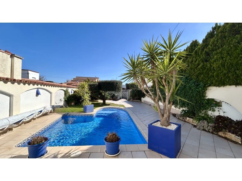 3 sovrum Villa till salu i Empuriabrava - 535 000 € (Ref: 9651716)