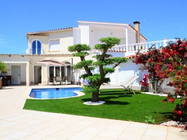 3 bedroom Villa for sale in Empuriabrava, Castelló d'Empúries - € 535,000 (Ref: 9651716)