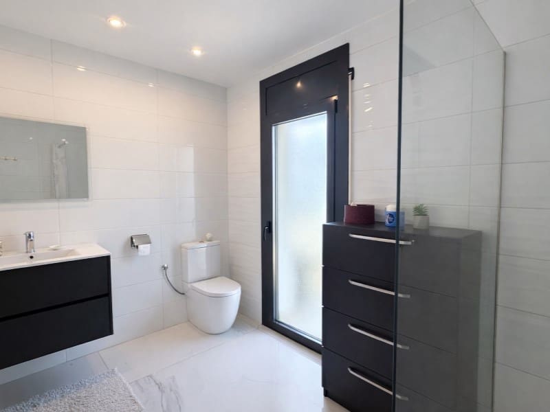 4 Zimmer Villa zu verkaufen in Empuriabrava mit Garage - 950.000 € (Ref: 9711846)