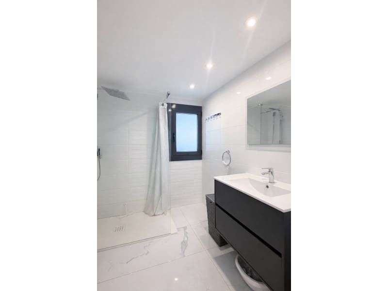 4 Zimmer Villa zu verkaufen in Empuriabrava mit Garage - 950.000 € (Ref: 9711846)