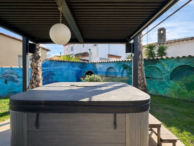 4 Zimmer Villa zu verkaufen in Empuriabrava mit Garage - 950.000 € (Ref: 9711846)