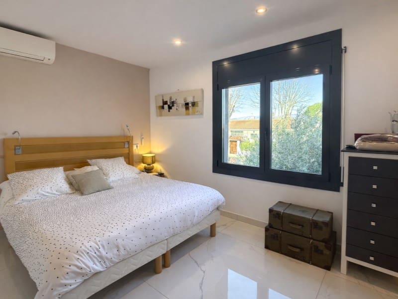 4 Zimmer Villa zu verkaufen in Empuriabrava mit Garage - 950.000 € (Ref: 9711846)