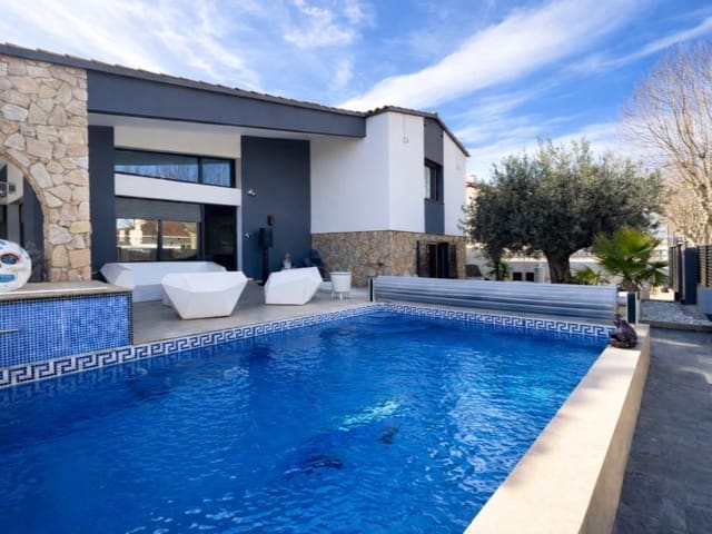 4 Zimmer Villa zu verkaufen in Empuriabrava, Castelló d'Empúries mit Garage - 950.000 € (Ref: 9711846)
