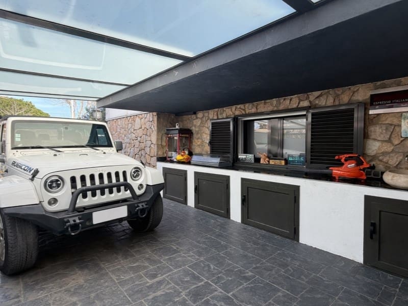 4 Zimmer Villa zu verkaufen in Empuriabrava mit Garage - 950.000 € (Ref: 9711846)