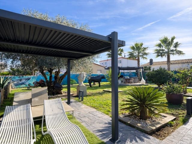 4 Zimmer Villa zu verkaufen in Empuriabrava, Castelló d'Empúries mit Garage - 950.000 € (Ref: 9711846)