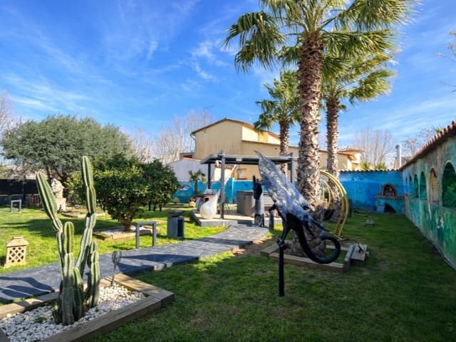 4 Zimmer Villa zu verkaufen in Empuriabrava, Castelló d'Empúries mit Garage - 950.000 € (Ref: 9711846)