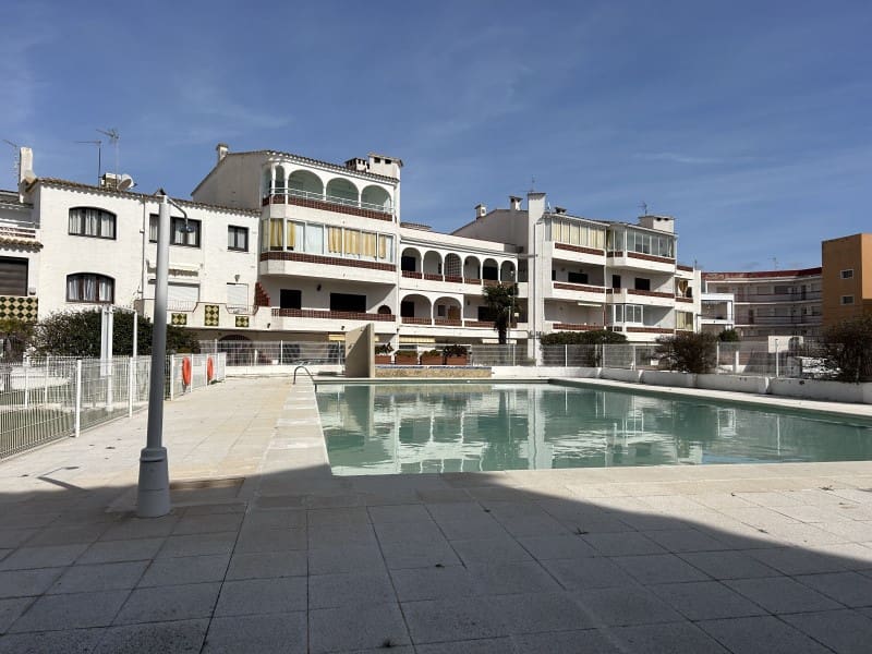 Apartamento de 2 habitaciones en Empuriabrava en venta - 205.000 € (Ref: 9714745)