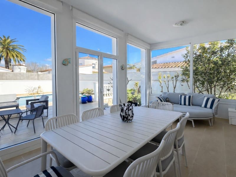 3 Zimmer Villa zu verkaufen in Empuriabrava mit Garage - 620.000 € (Ref: 9714746)