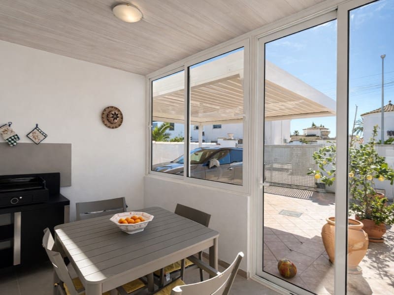 3 Zimmer Villa zu verkaufen in Empuriabrava mit Garage - 620.000 € (Ref: 9714746)