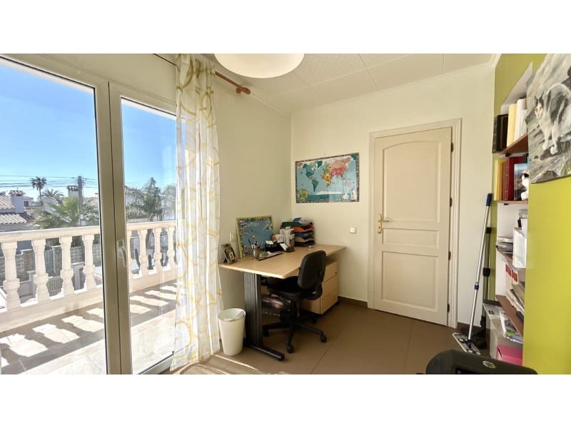 3 Zimmer Villa zu verkaufen in Empuriabrava mit Garage - 620.000 € (Ref: 9714746)