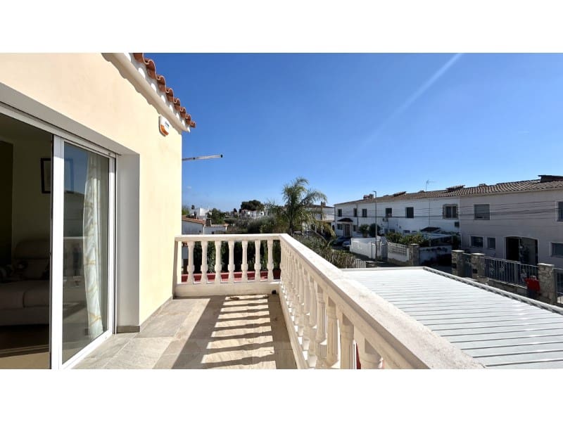 3 Zimmer Villa zu verkaufen in Empuriabrava mit Garage - 620.000 € (Ref: 9714746)