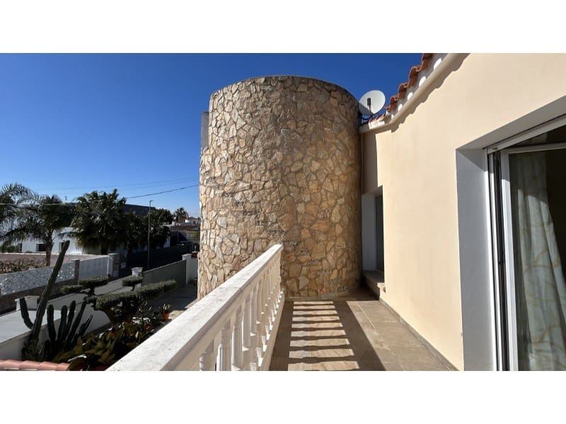 3 Zimmer Villa zu verkaufen in Empuriabrava mit Garage - 620.000 € (Ref: 9714746)