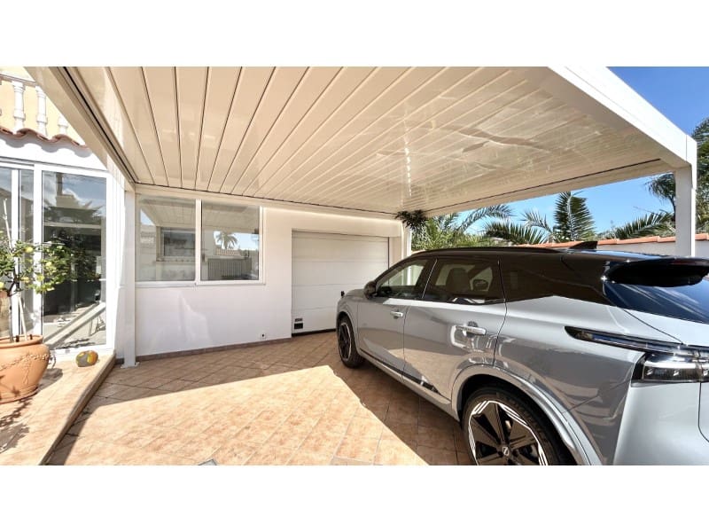 3 Zimmer Villa zu verkaufen in Empuriabrava mit Garage - 620.000 € (Ref: 9714746)