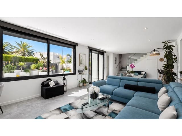 3 slaapkamer Villa te koop in Empuriabrava, Castelló d'Empúries met garage - € 698.000 (Ref: 9788261)