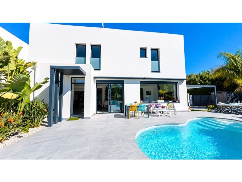 3 chambre Villa/Maison à vendre à Empuriabrava avec garage - 698 000 € (Ref: 9788261)