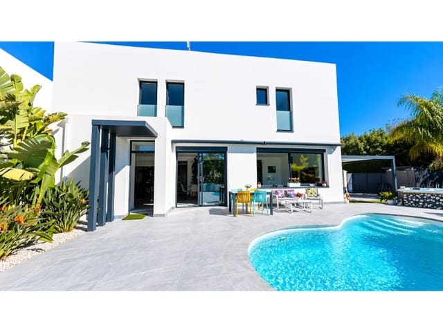 3 slaapkamer Villa te koop in Empuriabrava, Castelló d'Empúries met garage - € 698.000 (Ref: 9788261)