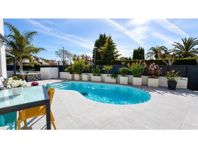 3 Zimmer Villa zu verkaufen in Empuriabrava, Castelló d'Empúries mit Garage - 698.000 € (Ref: 9788261)